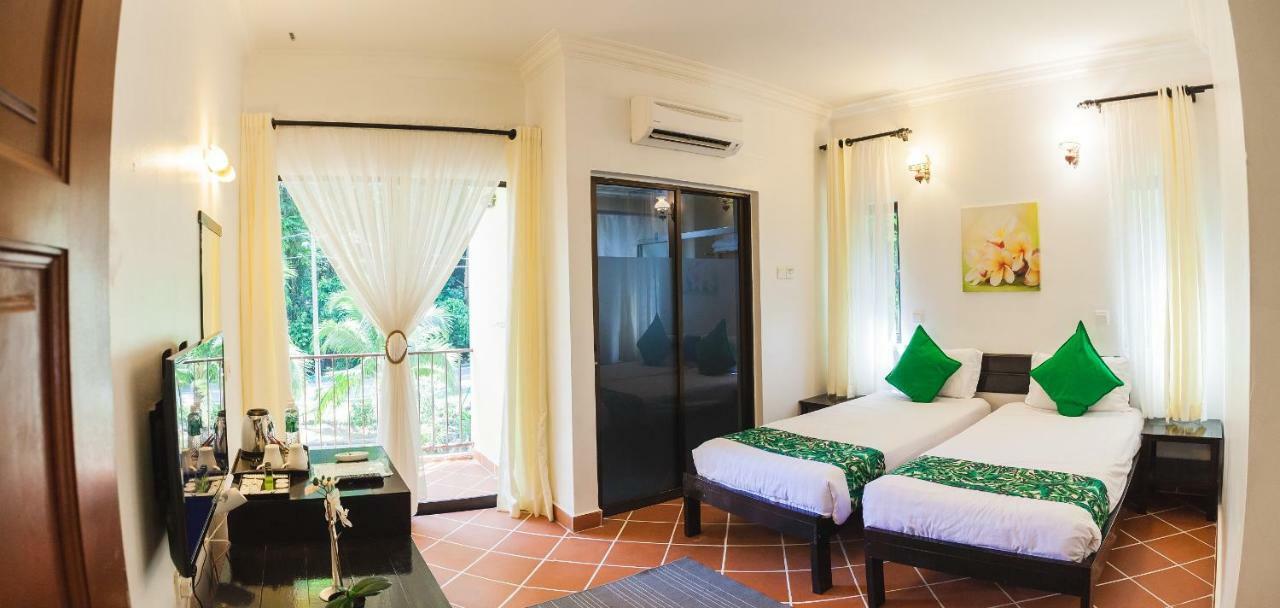 Anjungan Beach Resort Kampung Teluk Nipah Bagian luar foto