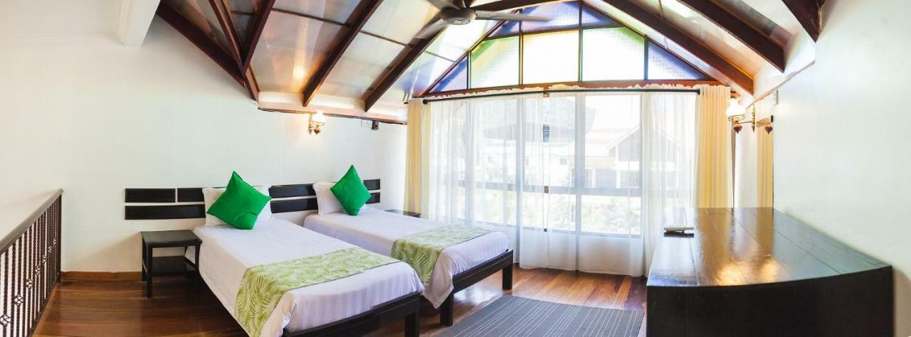 Anjungan Beach Resort Kampung Teluk Nipah Bagian luar foto
