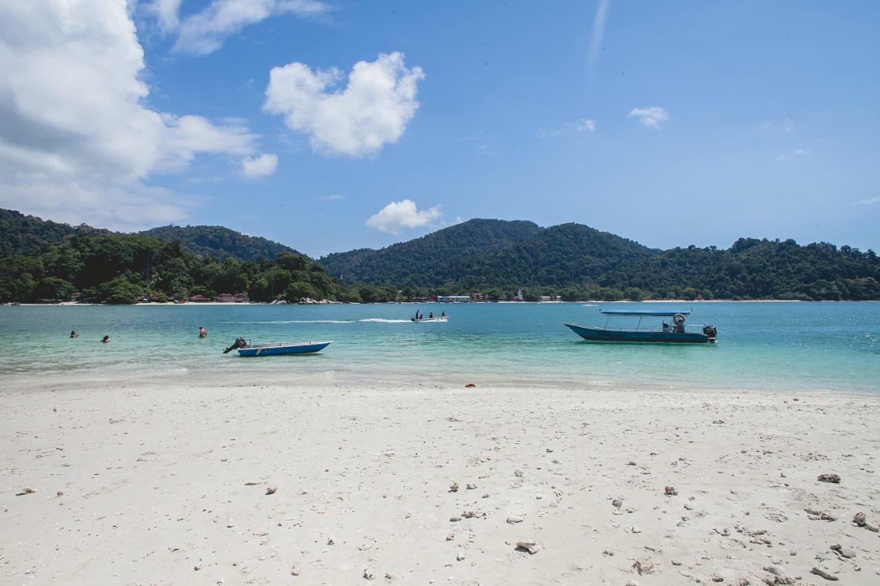 Anjungan Beach Resort Kampung Teluk Nipah Bagian luar foto
