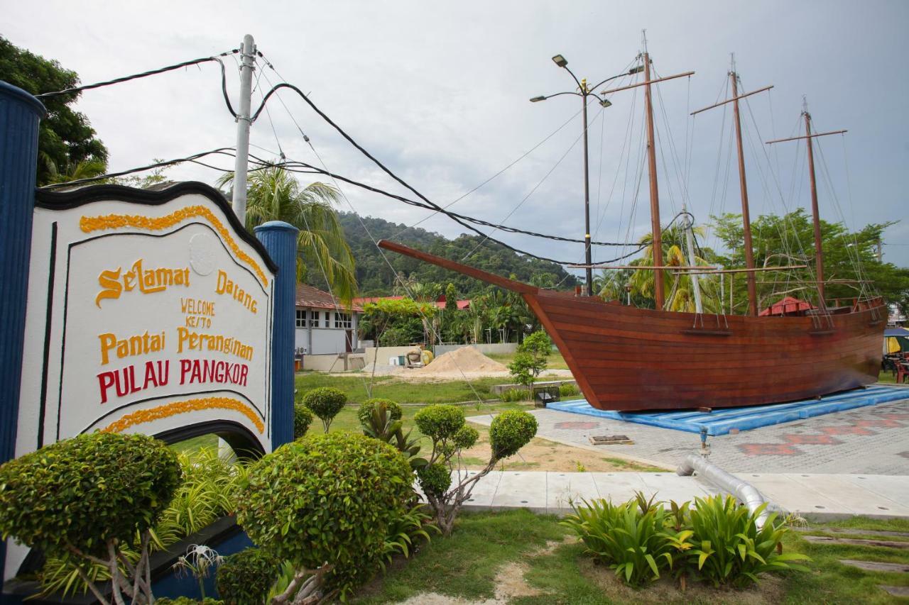 Anjungan Beach Resort Kampung Teluk Nipah Bagian luar foto