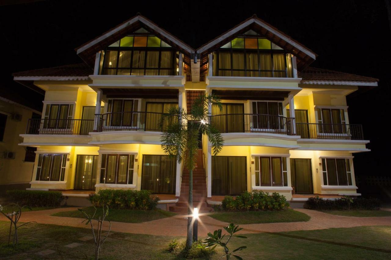 Anjungan Beach Resort Kampung Teluk Nipah Bagian luar foto